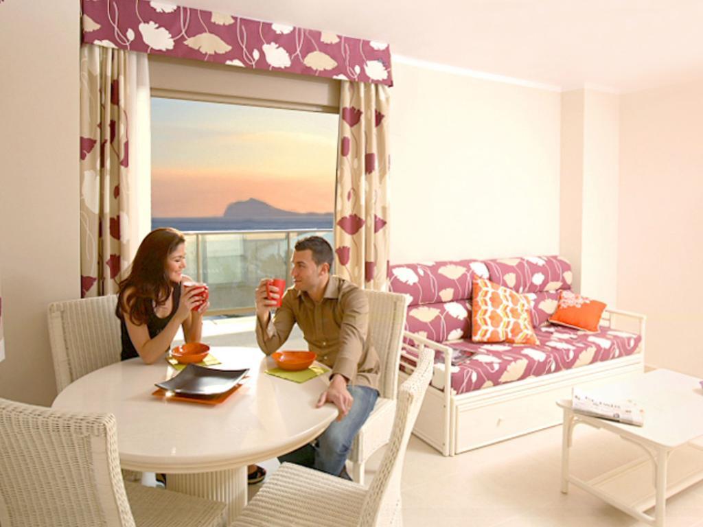 Apartamentos Larimar Unitursa Calpe Pokoj fotografie